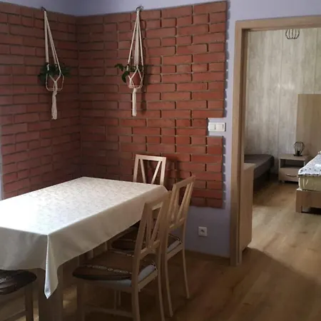 アパート Stacja *